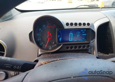 2015 Chevrolet Sonic Lt Auto z USA, uszkodzony, nr VIN 1G1JC5SH2F4220357